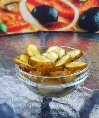 Salată de castraveți murați