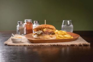 Meniu burger vita-porc