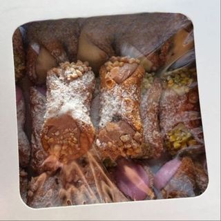 Cutie 16 mini cannoli