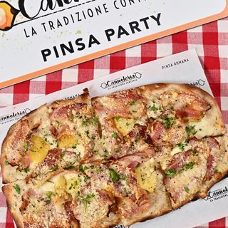 Pinsa cu Gunaciale și Cartofi la cuptor