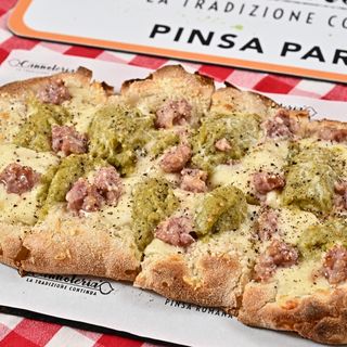 Pinsa Salsiccia, pecorino si sparanghel