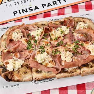 Pinsa trufe, cotto si burrata