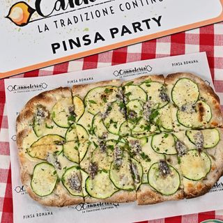 Pinsa anșoa și zucchine