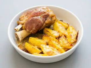 Ciolan de porc în stil Italian