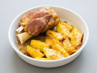Ciolan de porc în stil Italian