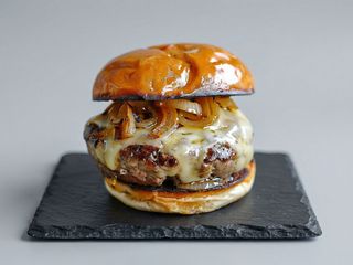 BURGER PIACERE ITALIANO (Gorgonzola si Branza topita)