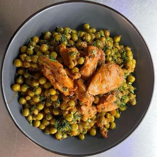 Pulpă de pui cu mazăre
