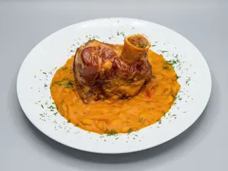 Ciolan de Porc cu Fasole