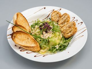 Salată a la grecque cu pui susan