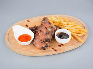 Coaste de porc cu sos barbeque 