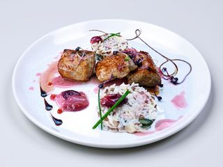 Mușchiuleț de porc în sos de vin