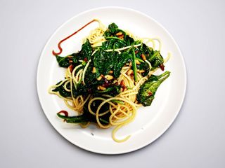 Spaghetti cu spanac proaspăt