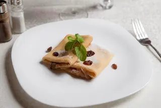 Clătite cu brânză dulce și stafide