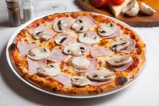 Pizza Prosciuto e Funghi