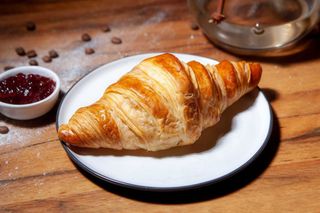 Croissant cu unt