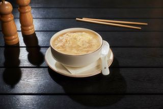 Supă de pui cu ciuperci chinezești albe