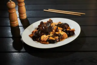Pui cu ciuperci negre 