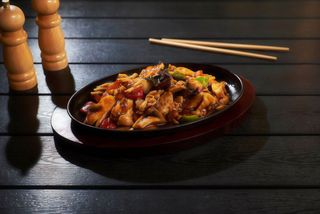 Pui cu legume la plită