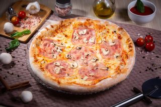 Pizza Prosciutto e funghi