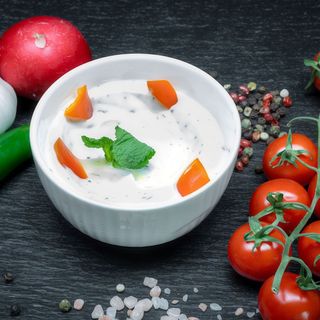 CREMA DE IAURT CU MENTA SI USTUROI