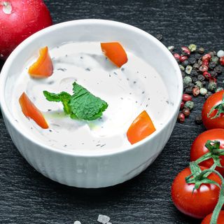 LABNEH BEL TOUM( crema de iaurt cu menta si usturoi)