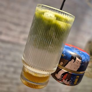 MATCHA MANGO ICE LATTE