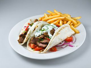Gyros de porc la farfurie