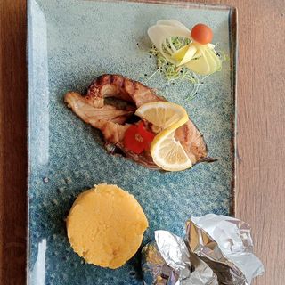 Crap prajit cu mamaliguta si lamaie