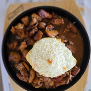 Tochitura dunareana cu mamaliguta si ou