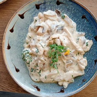 Piept de pui cu smantana si ciuperci