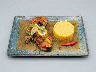 Saramura de crap cu mamaliguta si ardei iute