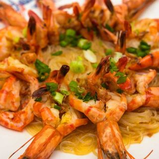 Creveti cu usturoi si taitei de orez