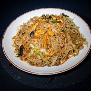 Spaghete de orez cu pui