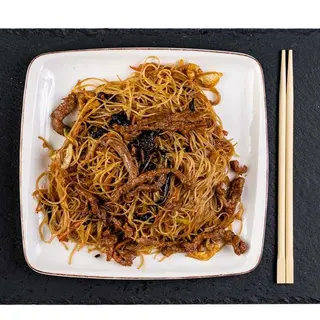 Spaghete de orez cu vita