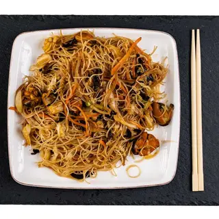 Spaghete de orez cu fructe de mare