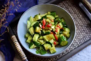 Salată castraveți