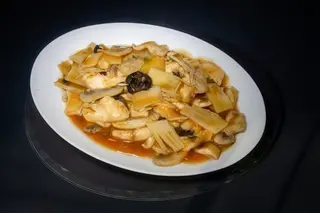 Porc cu bambus și ciuperci