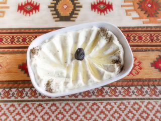 Labneh cu menta si usturoi