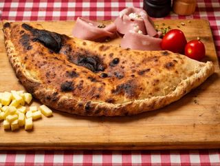 Pizza Calzone Mortadela e pistachio