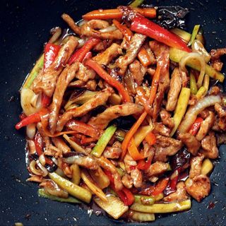 Orez stir-fry cu muschiulet de porc