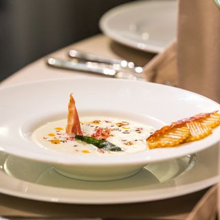 Supa crema de cartofi cu confetti de bacon