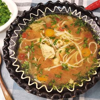 Ciorba de pui taraneasca cu taietei de casa