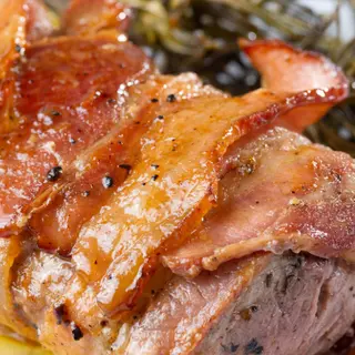 Muschiulet de porc cu piure de cartofi cu trufe si sos brun