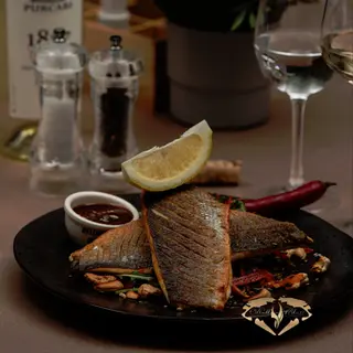 Lup de mare cu salata asiatica si caju