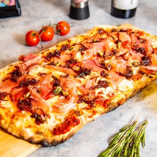 Pinsa Prosciutto E Funghi