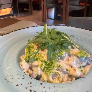 Tagliatelle cu mușchi de vită și sos Quattro Formaggi
