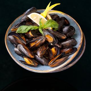 Platou de scoici in sos de vin alb