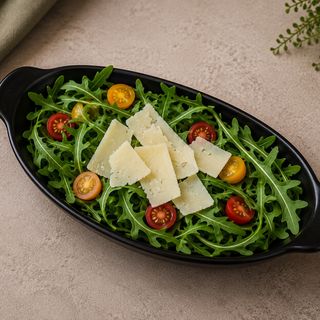 Salata cu rosii cherry, rucola si parmezan  - 200 g