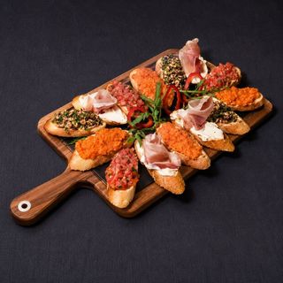 Platou de bruschette asortate - 700g (2 persoane)