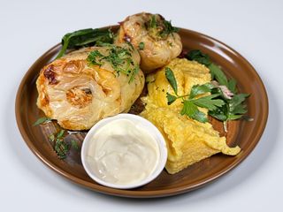 Ardei umpluti cu mamaliguta si smantana 450/200g